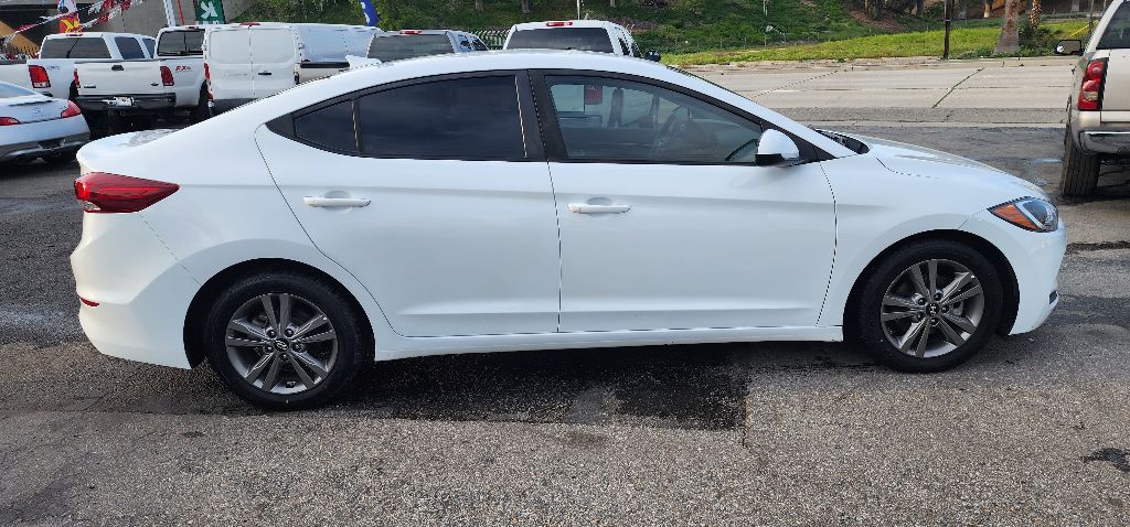Photo 6 of this HYUNDAI ELANTRA