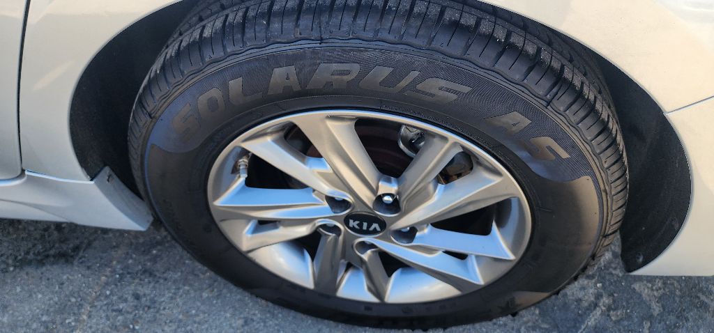 Photo 11 of this KIA OPTIMA