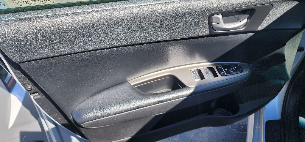 Photo 8 of this KIA OPTIMA