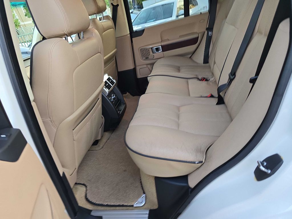 Photo 10 of this LAND ROVER RANGE ROVER
