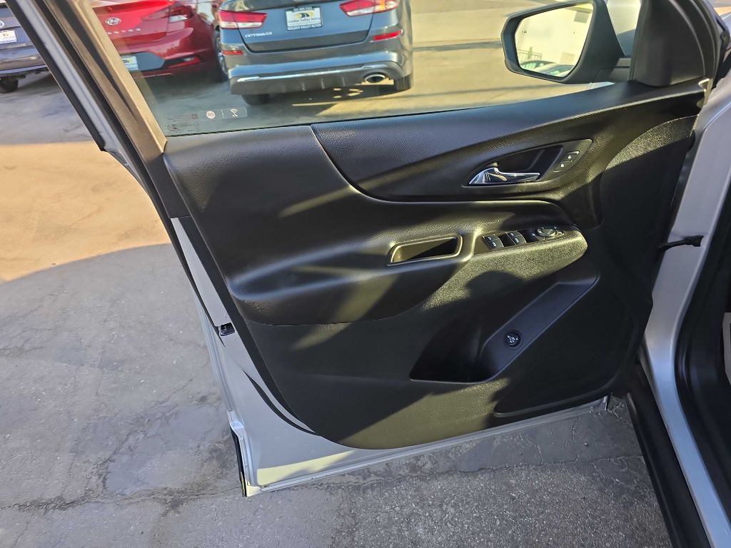 Photo 9 of this CHEVROLET EQUINOX