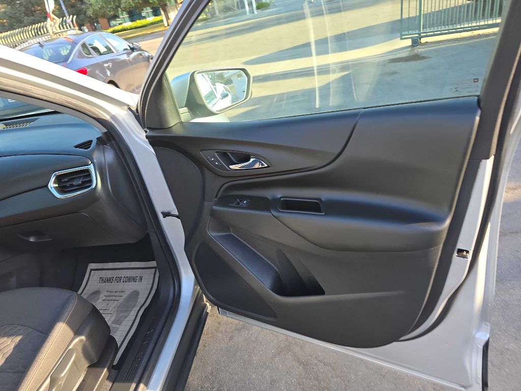 Photo 14 of this CHEVROLET EQUINOX