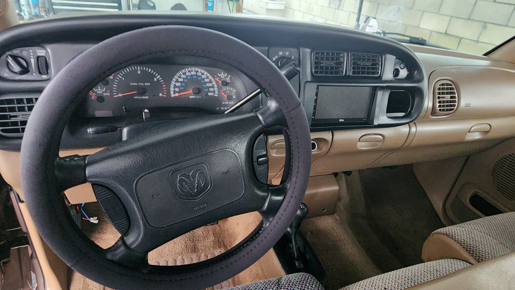 Photo 9 of this DODGE RAM 2500 LARAMI
