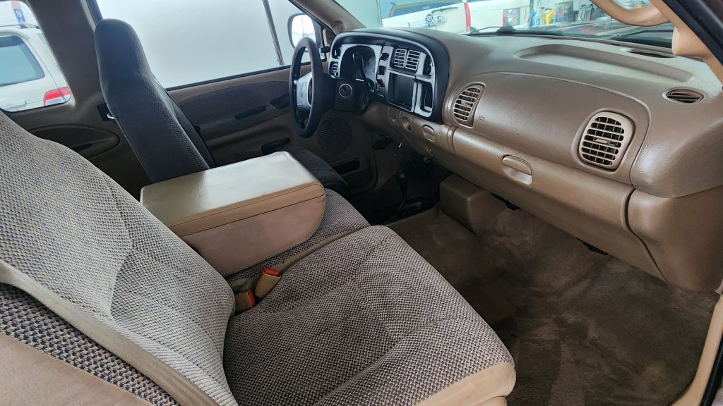 Photo 14 of this DODGE RAM 2500 LARAMI