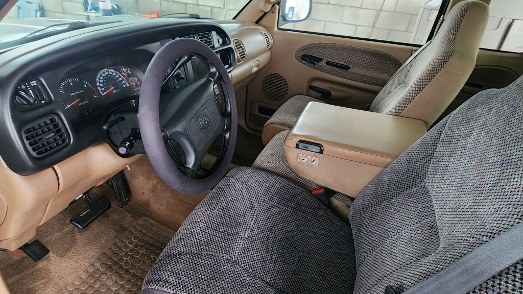 Photo 11 of this DODGE RAM 2500 LARAMI