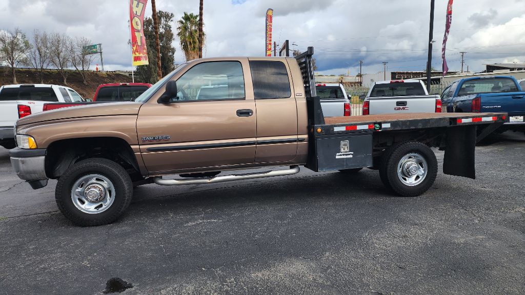 Photo 2 of this DODGE RAM 2500 LARAMI