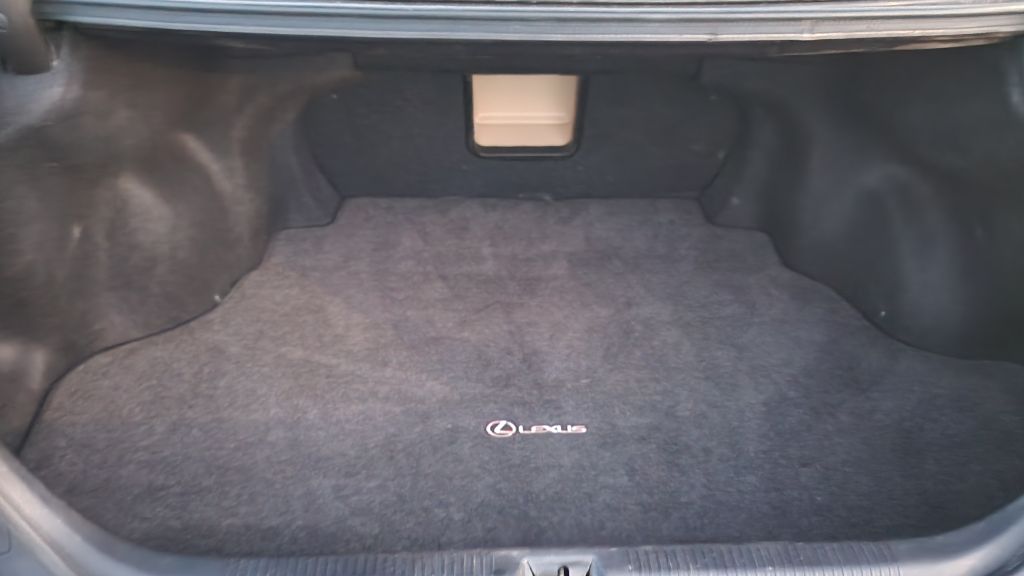 Photo 18 of this LEXUS ES