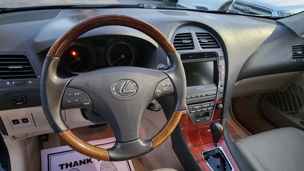 Photo 10 of this LEXUS ES