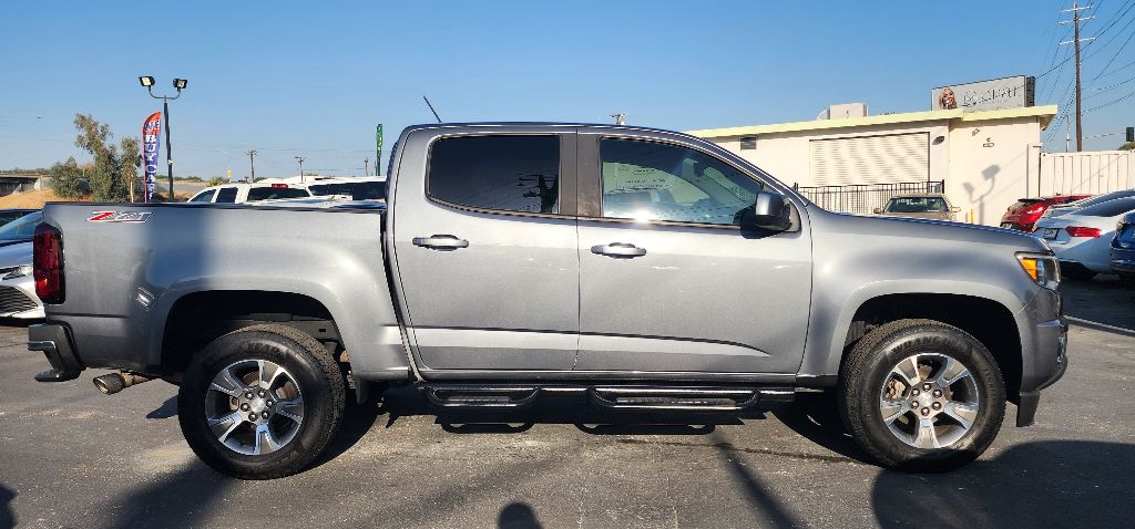 Photo 3 of this CHEVROLET COLORADO