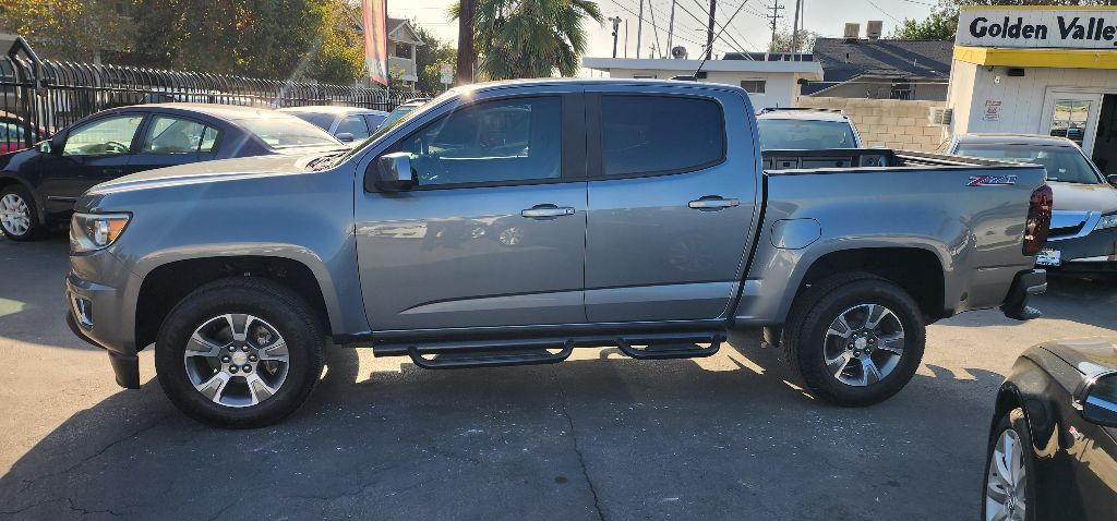 Photo 2 of this CHEVROLET COLORADO