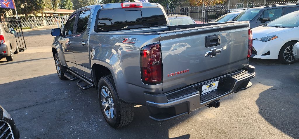 Photo 4 of this CHEVROLET COLORADO
