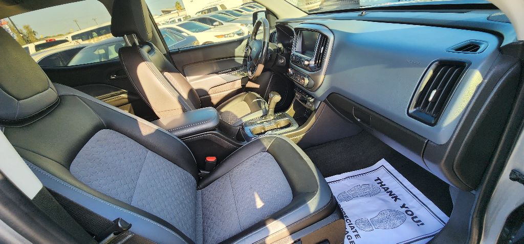 Photo 15 of this CHEVROLET COLORADO