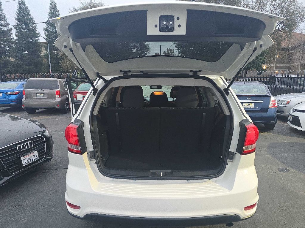 Photo 18 of this DODGE JOURNEY