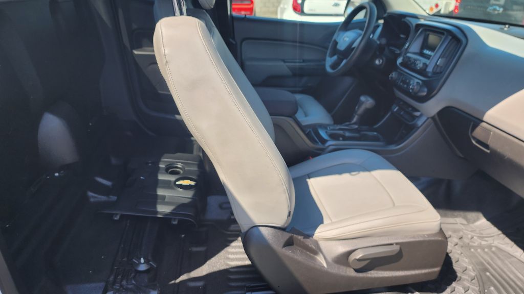 Photo 14 of this CHEVROLET COLORADO