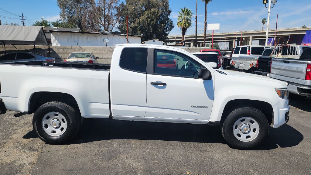 Photo 2 of this CHEVROLET COLORADO