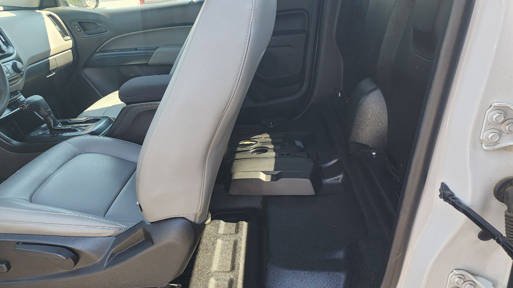 Photo 13 of this CHEVROLET COLORADO