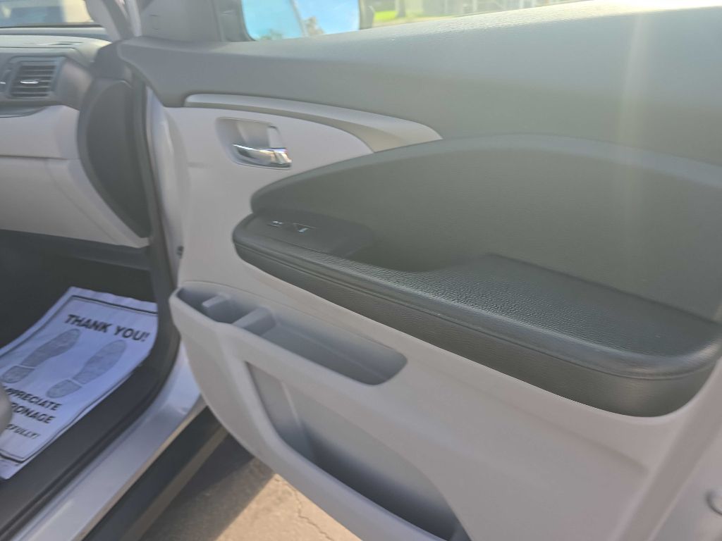 Photo 17 of this HONDA PILOT