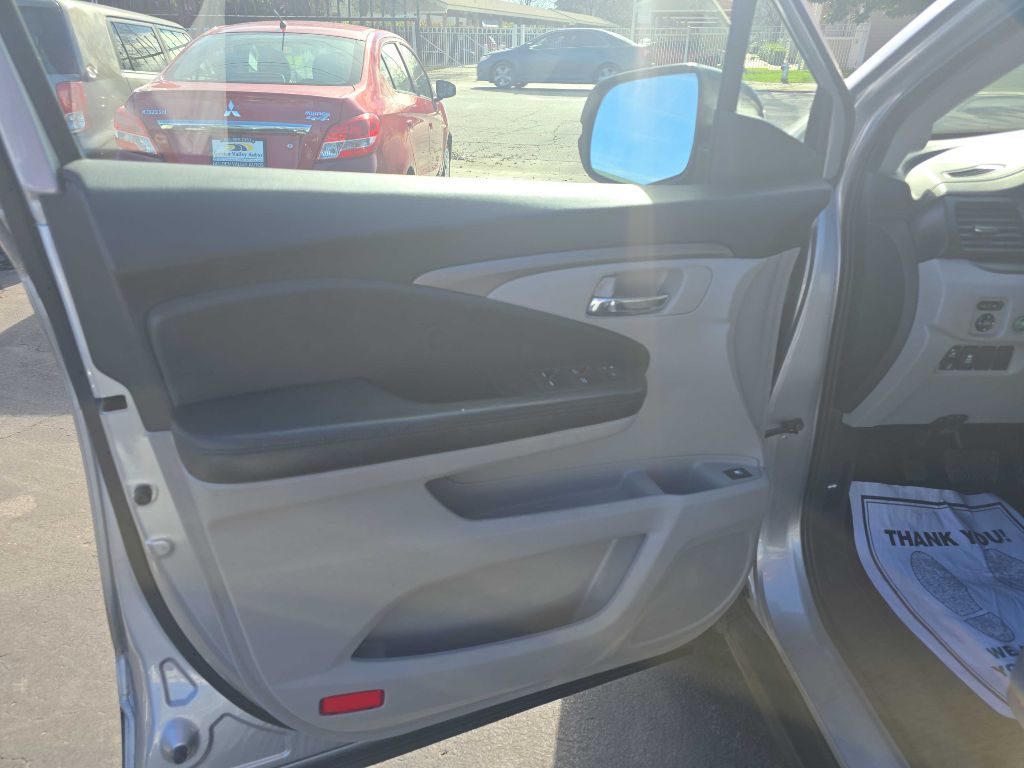 Photo 9 of this HONDA PILOT