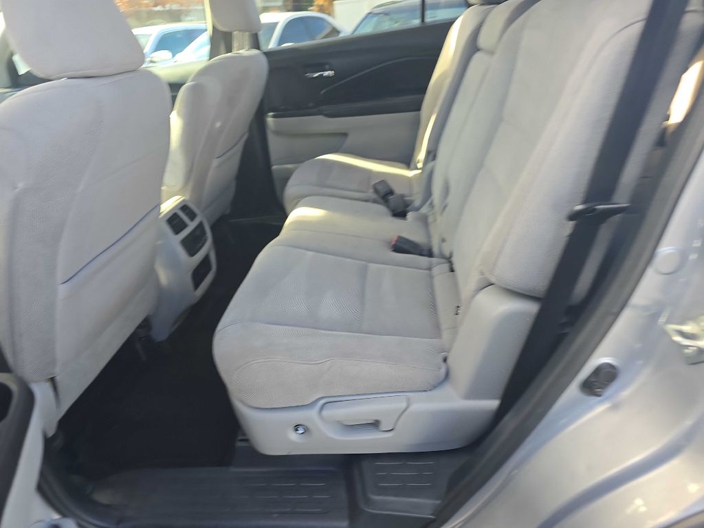 Photo 12 of this HONDA PILOT