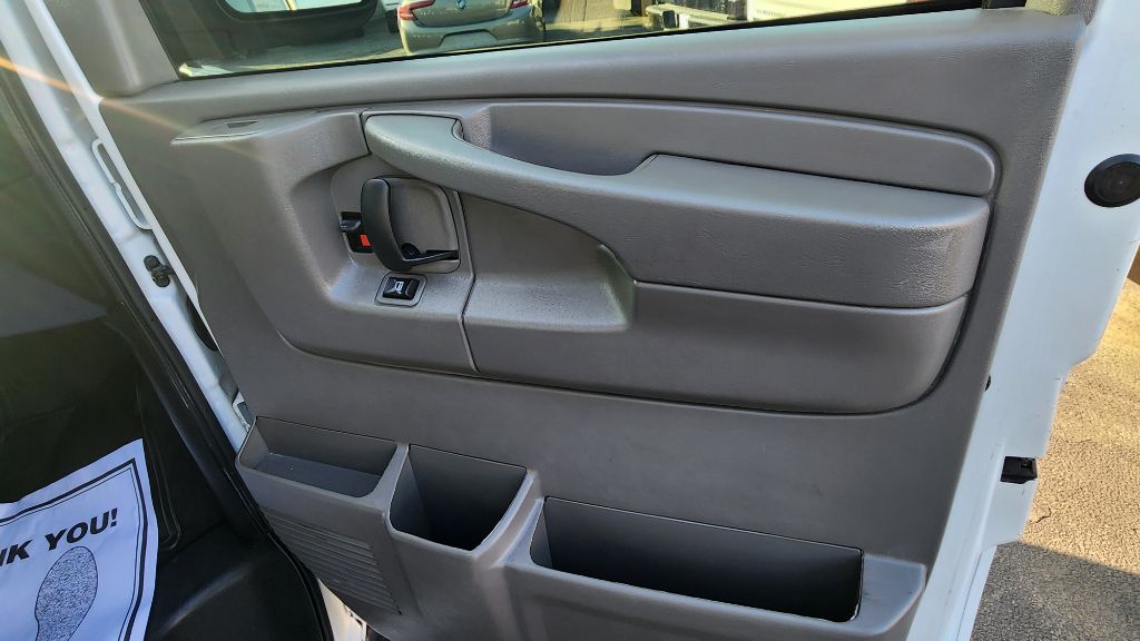Photo 15 of this CHEVROLET EXPRESS G2500