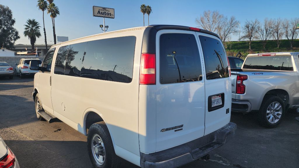 Photo 3 of this CHEVROLET EXPRESS G2500