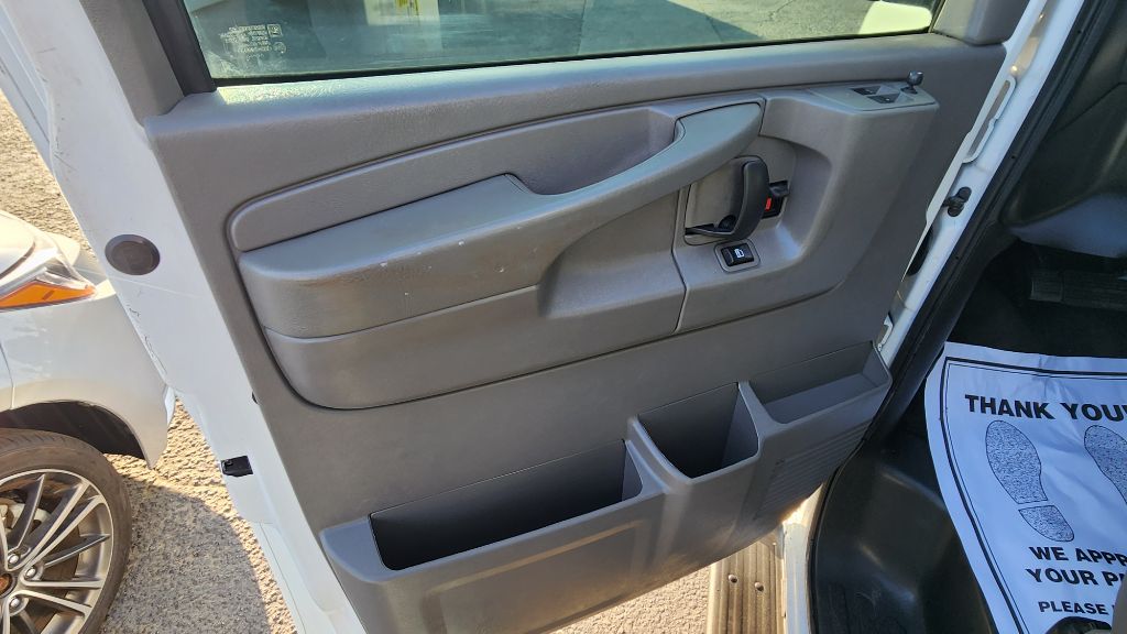 Photo 11 of this CHEVROLET EXPRESS G2500