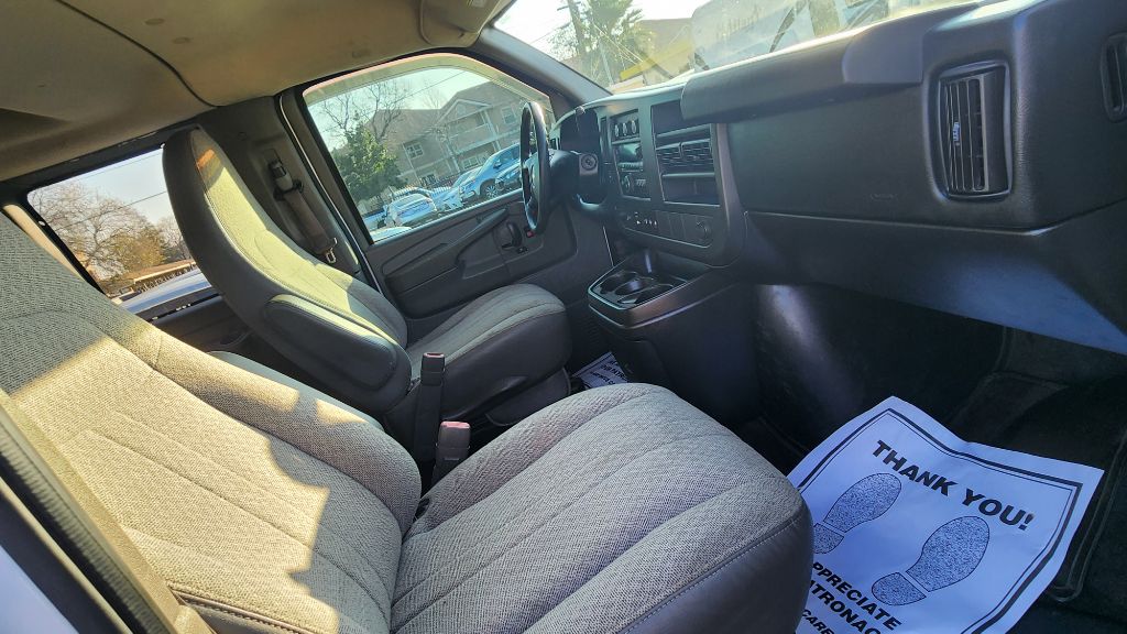 Photo 16 of this CHEVROLET EXPRESS G2500