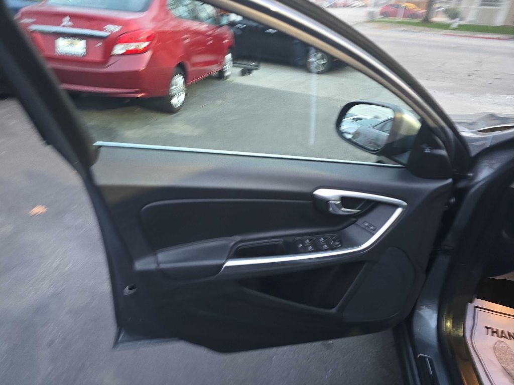 Photo 29 of this VOLVO V60