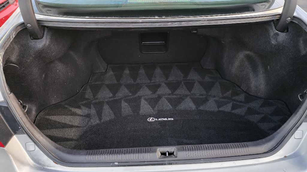 Photo 17 of this LEXUS ES