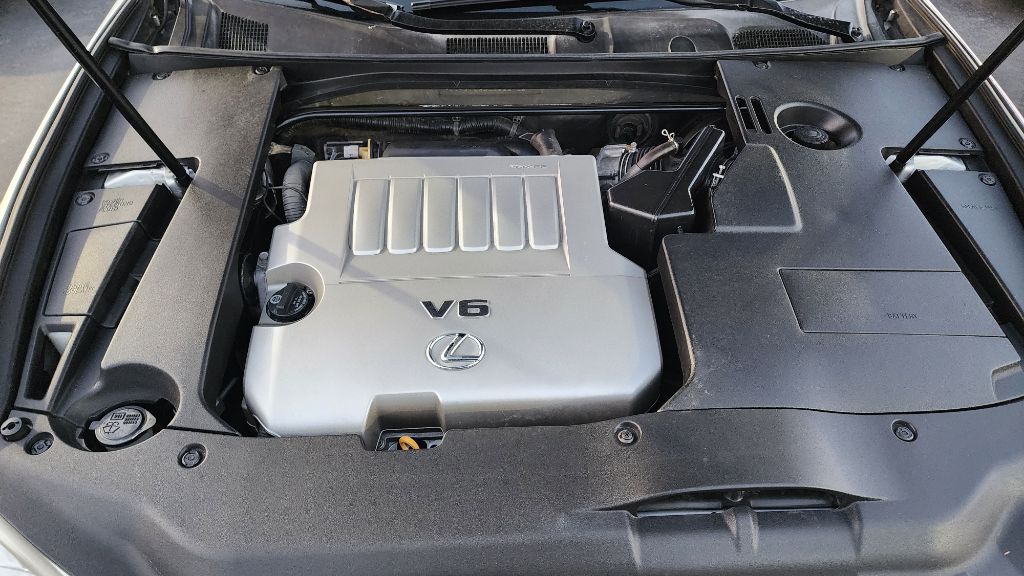 Photo 18 of this LEXUS ES