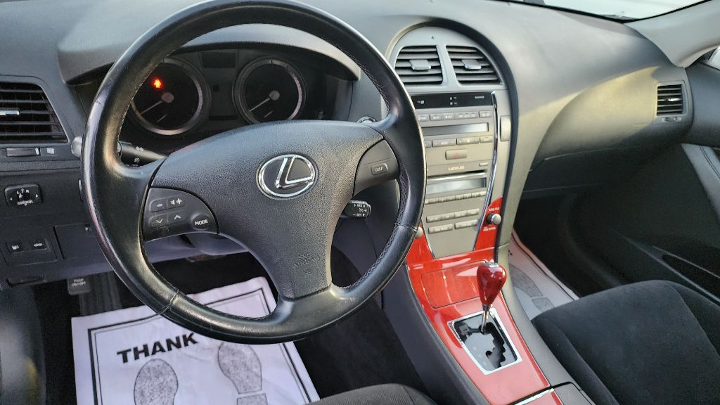 Photo 10 of this LEXUS ES