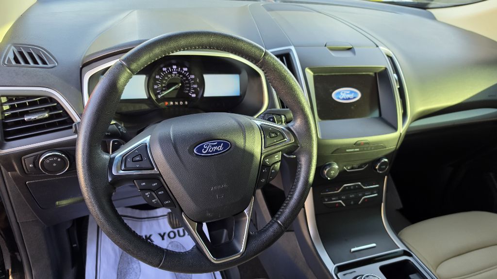 Photo 9 of this FORD EDGE
