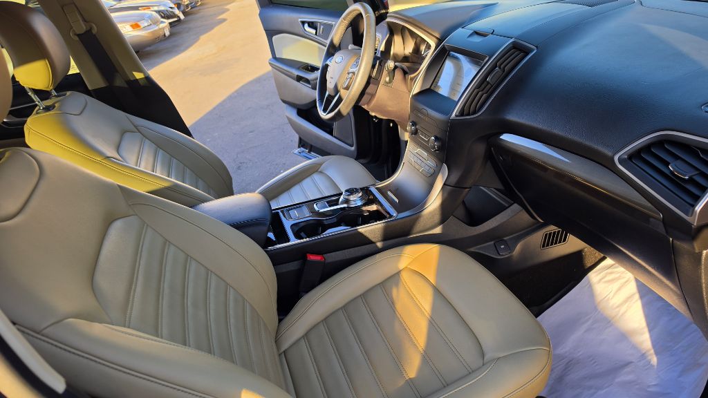 Photo 15 of this FORD EDGE