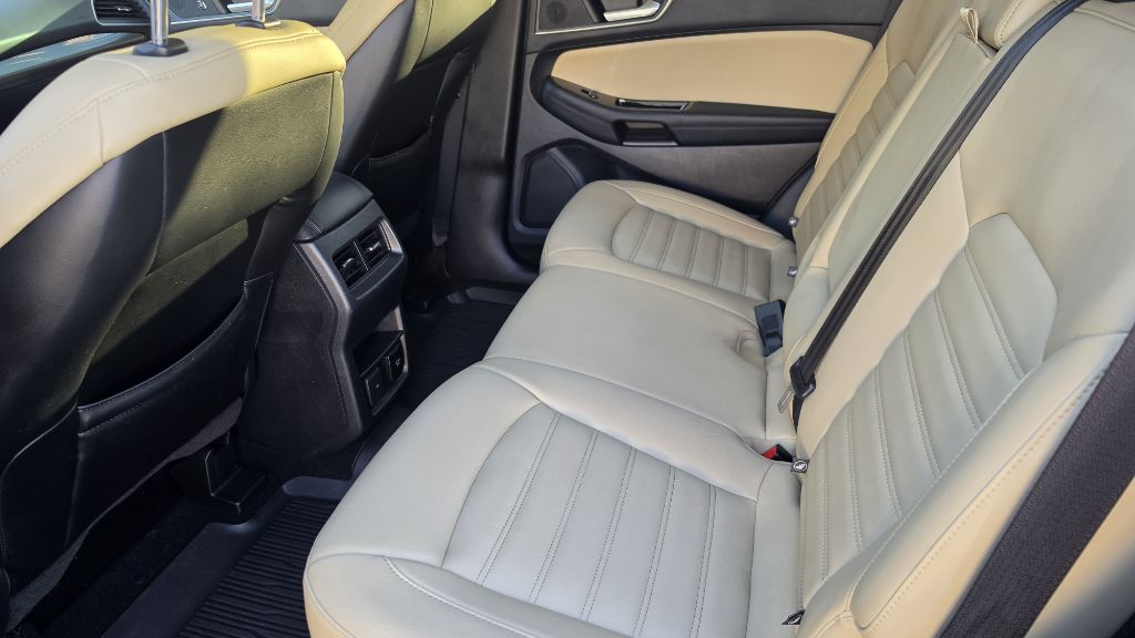 Photo 11 of this FORD EDGE