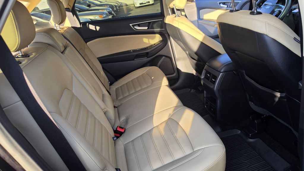 Photo 14 of this FORD EDGE