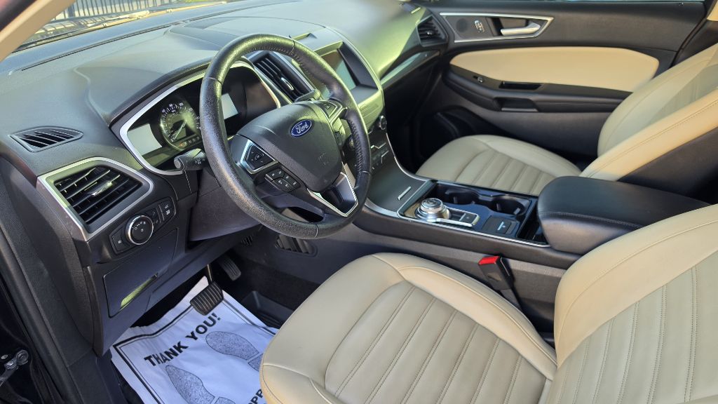 Photo 10 of this FORD EDGE