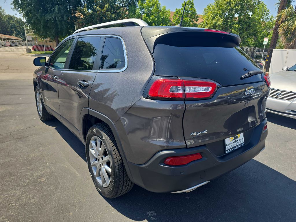 Photo 9 of this JEEP CHEROKEE