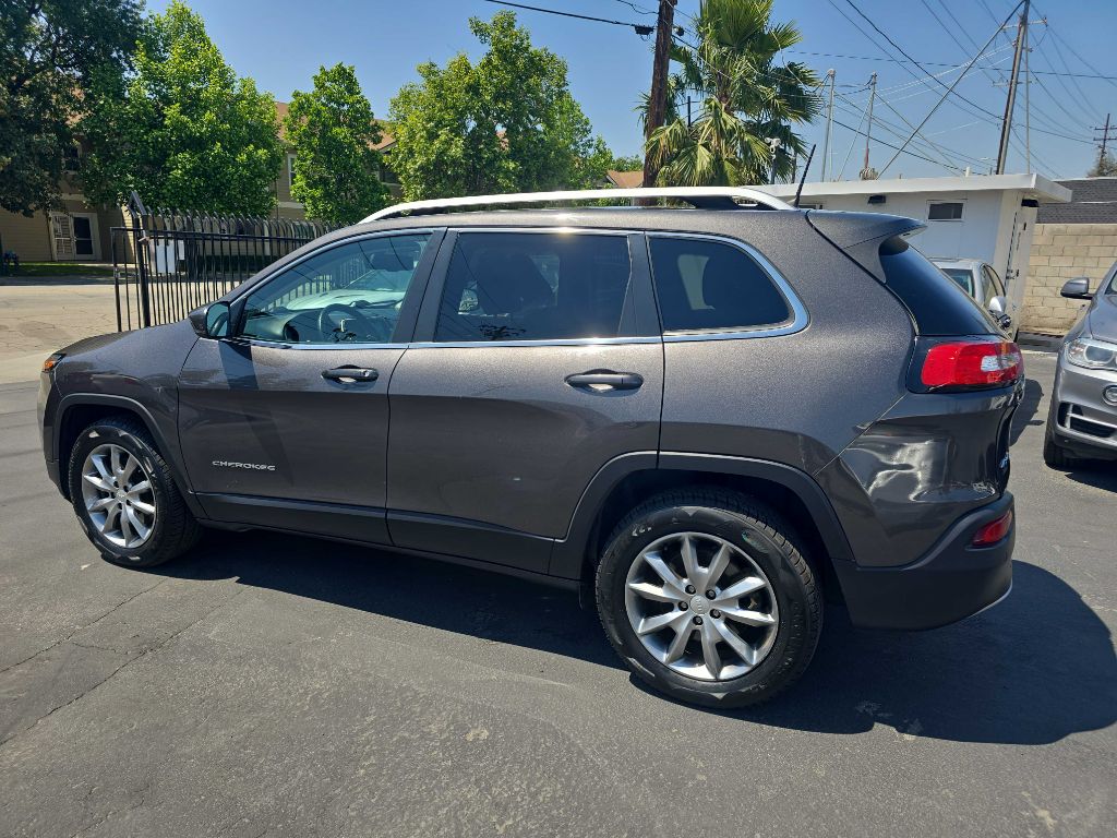 Photo 10 of this JEEP CHEROKEE