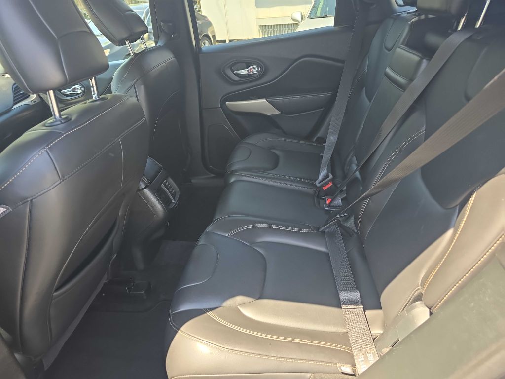 Photo 16 of this JEEP CHEROKEE