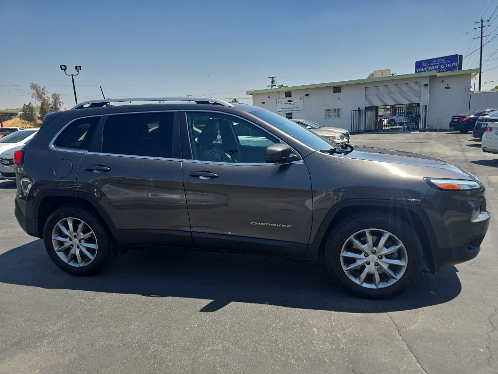 Photo 6 of this JEEP CHEROKEE