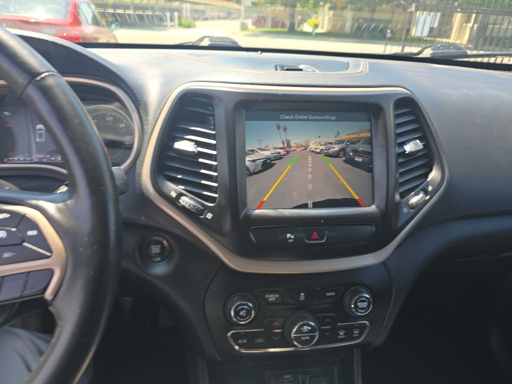 Photo 23 of this JEEP CHEROKEE