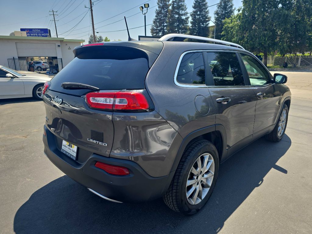 Photo 7 of this JEEP CHEROKEE