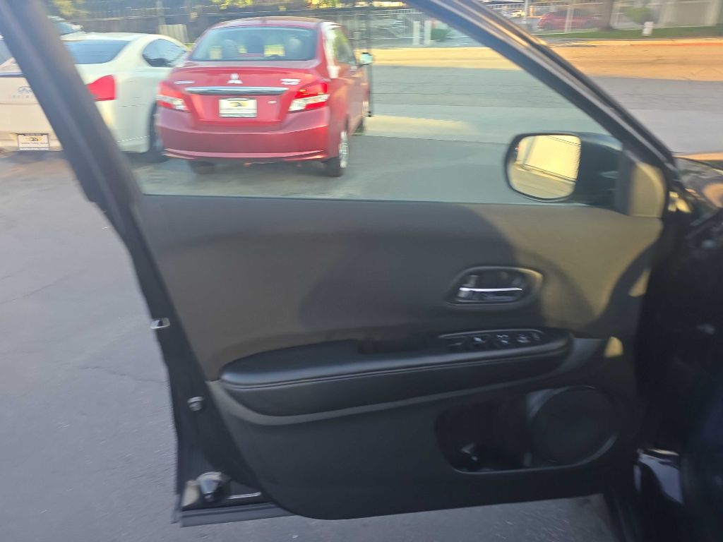 Photo 11 of this HONDA HR-V