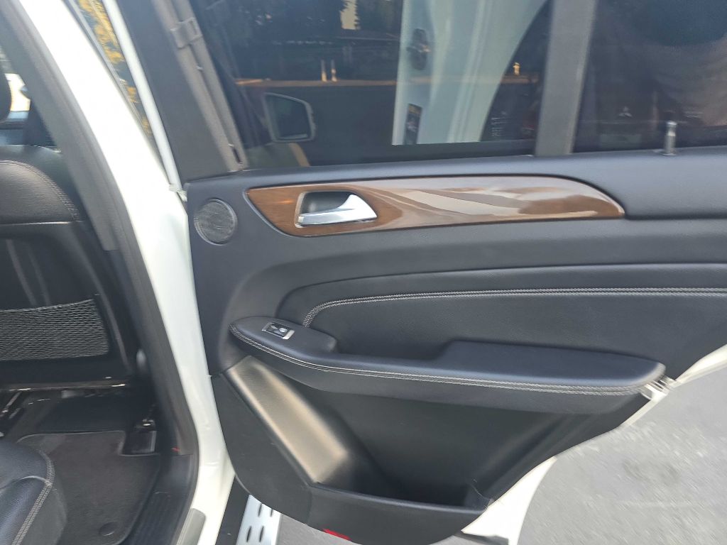 Photo 14 of this MERCEDES-BENZ ML