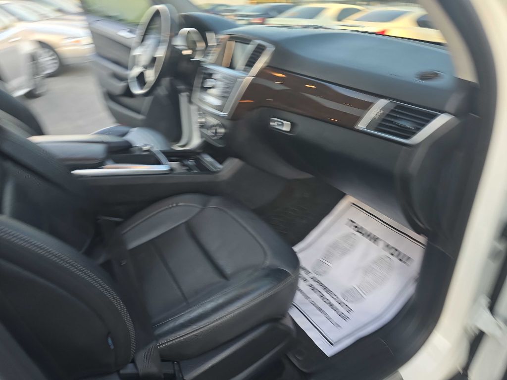 Photo 17 of this MERCEDES-BENZ ML