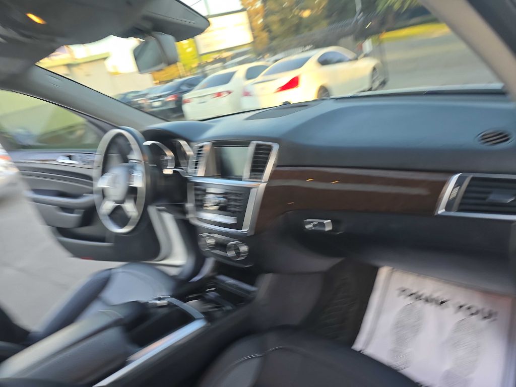 Photo 18 of this MERCEDES-BENZ ML