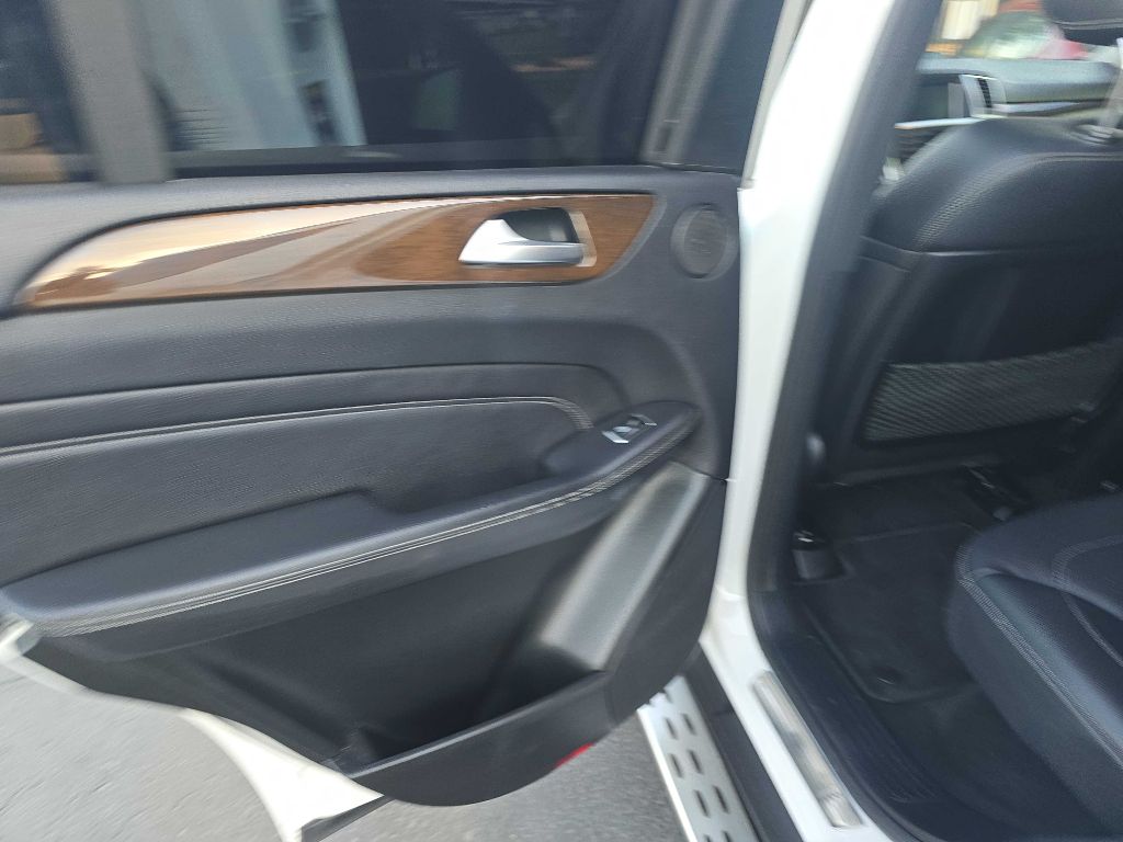 Photo 10 of this MERCEDES-BENZ ML