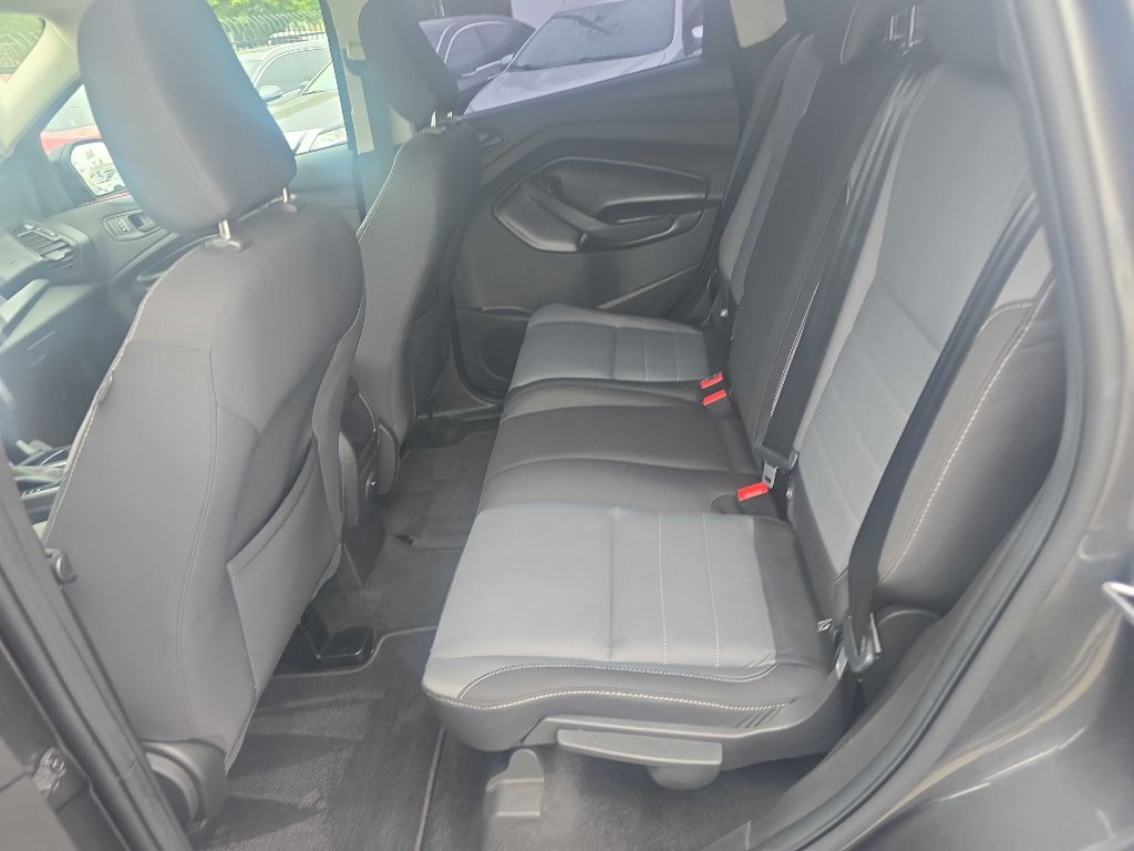 Photo 12 of this FORD ESCAPE