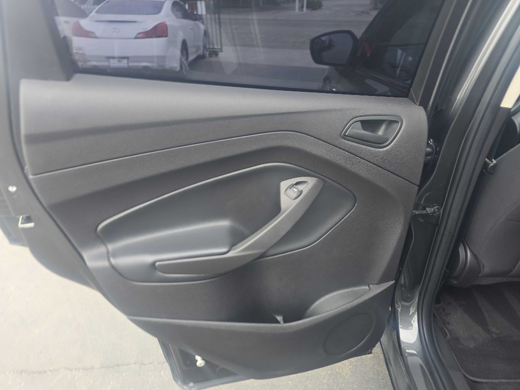 Photo 13 of this FORD ESCAPE
