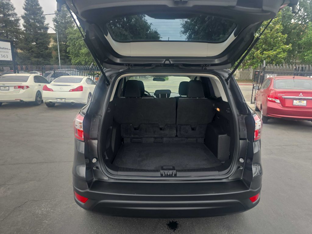 Photo 16 of this FORD ESCAPE
